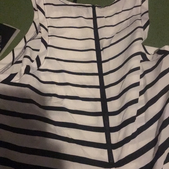 New GUESS top size small - Picture 6 of 7